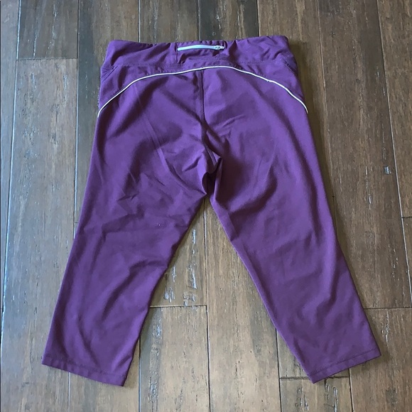 Old Navy Active Capris Size L - Picture 2 of 2